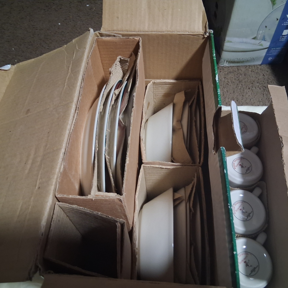 16-Piece Stoneware Dinnerware Set - Festive Red and White - Picture 2 of 2